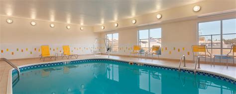 longview hotels with indoor pool  Portland International Airport is 1 hours’ drive away
